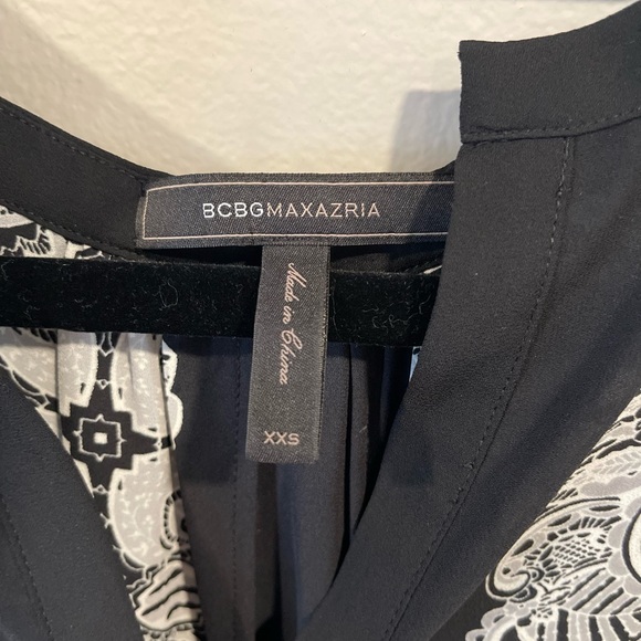 BCBGMaxAzria Short Sleeve Floral Blouse - Picture 2 of 3